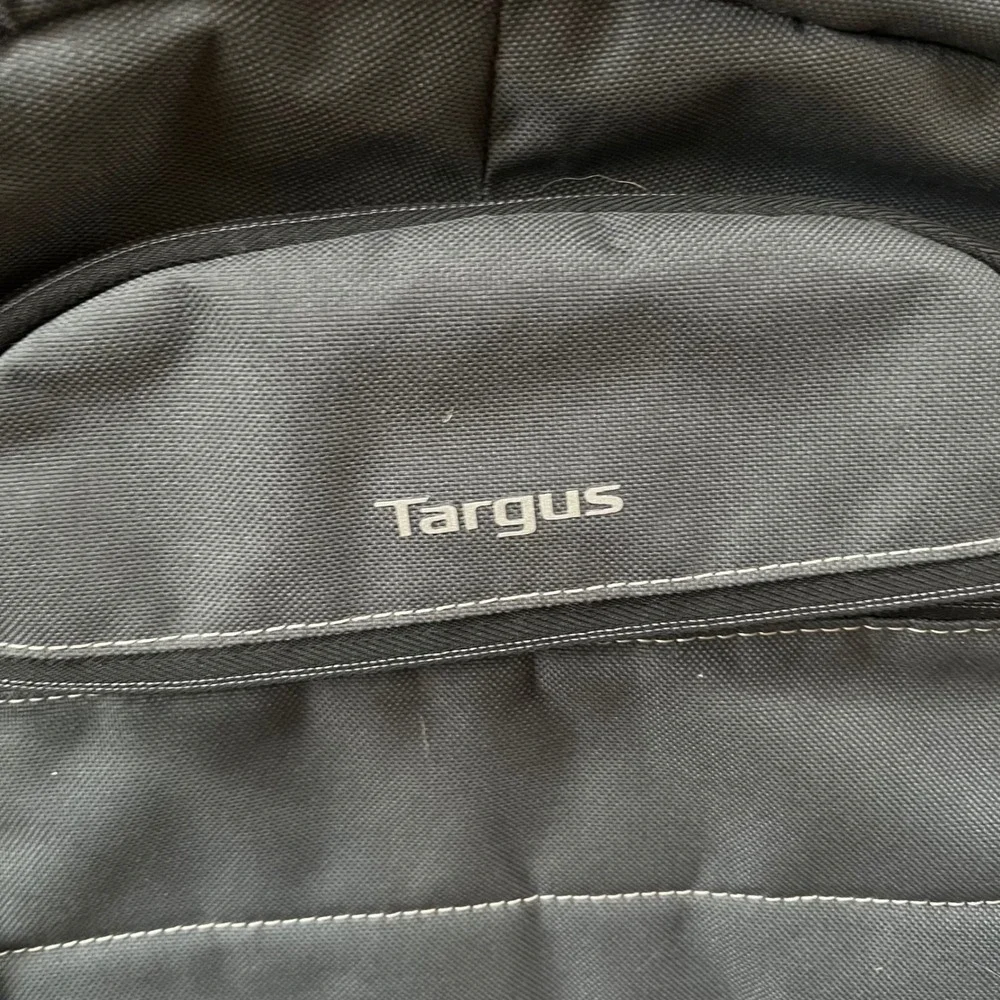 Targus Laptop Backpack Grey Padded Commuter Travel Bag with Mesh Pockets‎ Mens